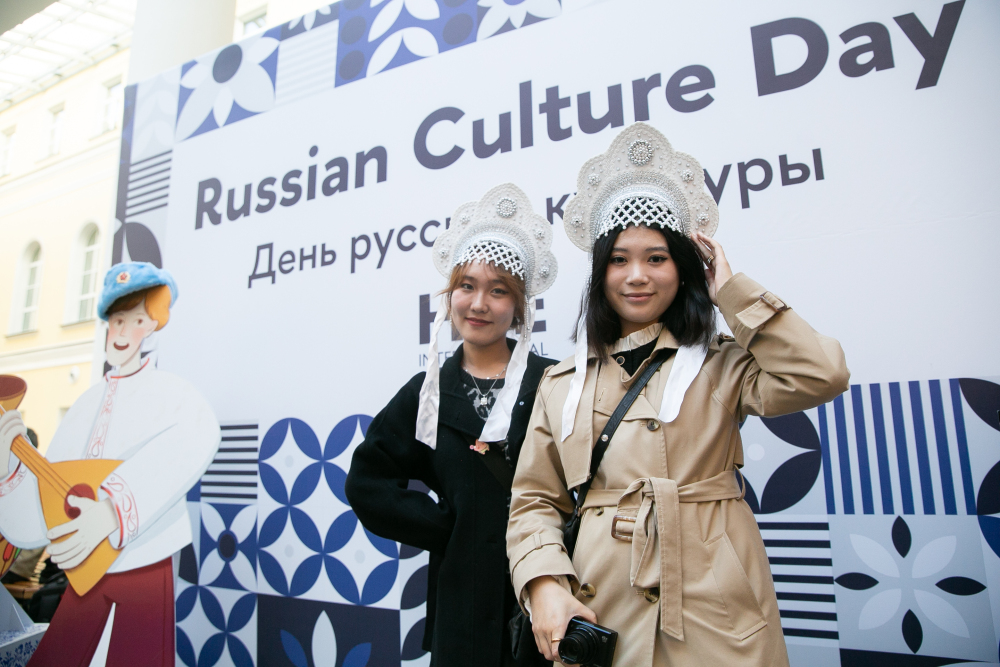 Barankas, Kokoshniks, and Handmade Dolls: Russian Culture Day Held at HSE University Illustration for news: Barankas, Kokoshniks, and Handmade Dolls: Russian Culture Day Held at HSE University