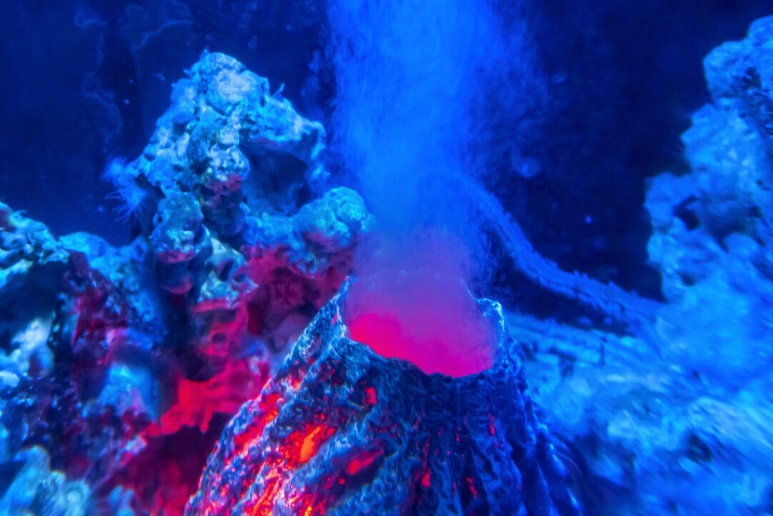 Russian Scientists Assess Dangers of Internal Waves During Underwater Volcanic Eruptions Illustration for news: Russian Scientists Assess Dangers of Internal Waves During Underwater Volcanic Eruptions
